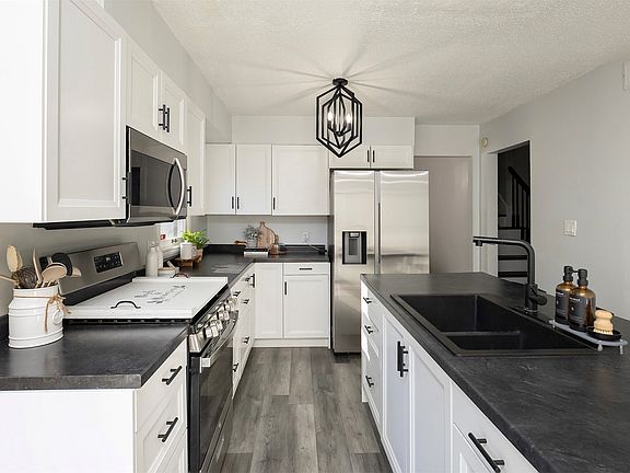 3rd image of 4600 Aspen Dr