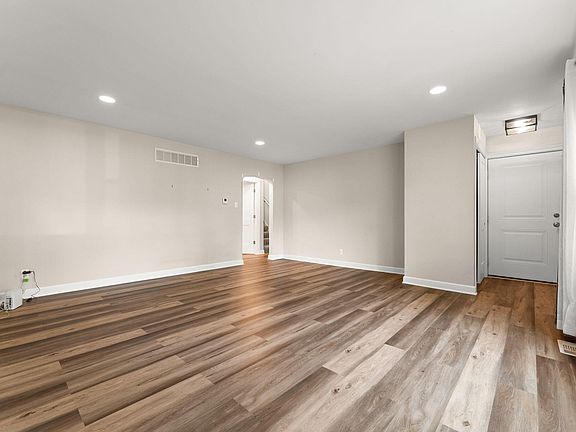 4th image of 5043 Adams St
