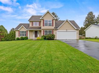 52 Cashmere Ln, Rochester, NY 14609