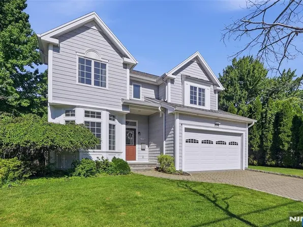 137 6th St, Cresskill, NJ 07626