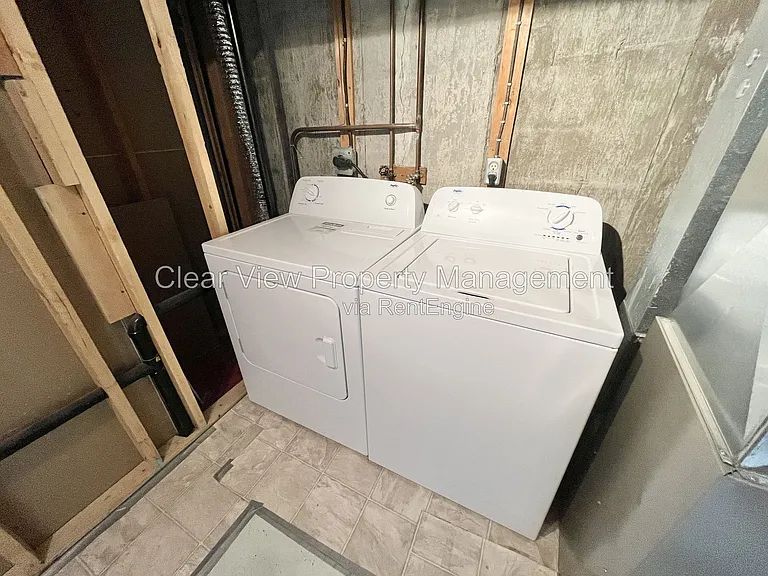 5 Laval Ct W #LOWER LEVEL — Photo 13