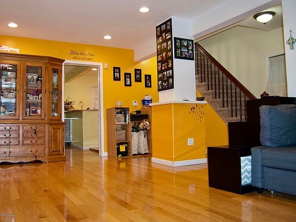 4th image of 28 West St