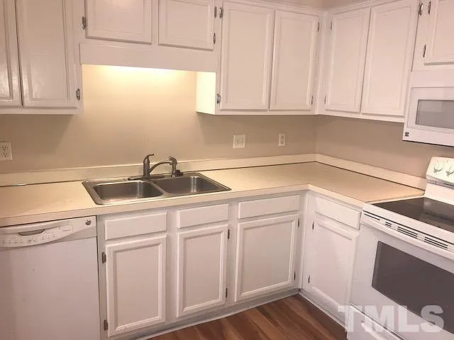 1302 Dylan Heath Ct — Photo 6