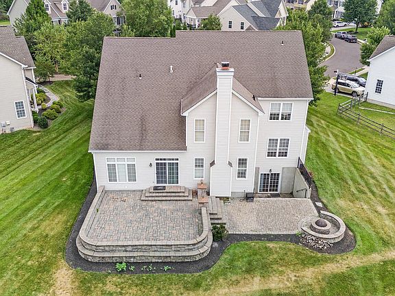 4th image of 412 Thistle Dr