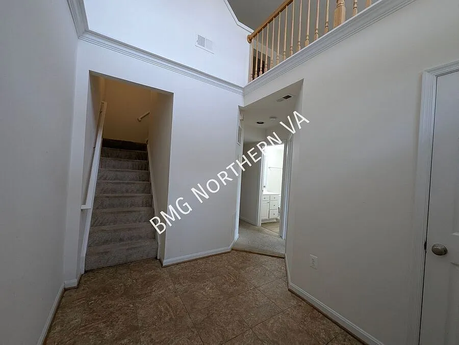 Beautiful 4 Bed 2.5 Bath Townhome In Convenient Wellington Community — Photo 3
