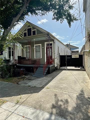 1st image of 824 Jena St