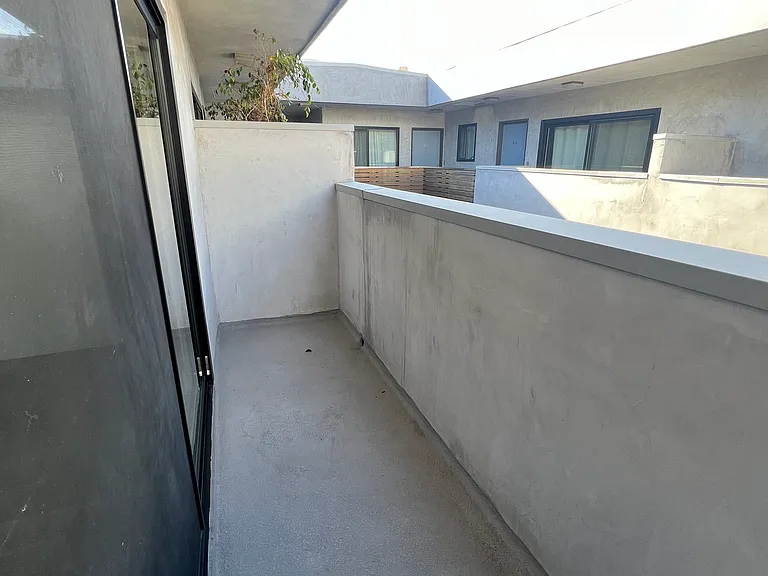 1926 Manning Ave — Photo 18