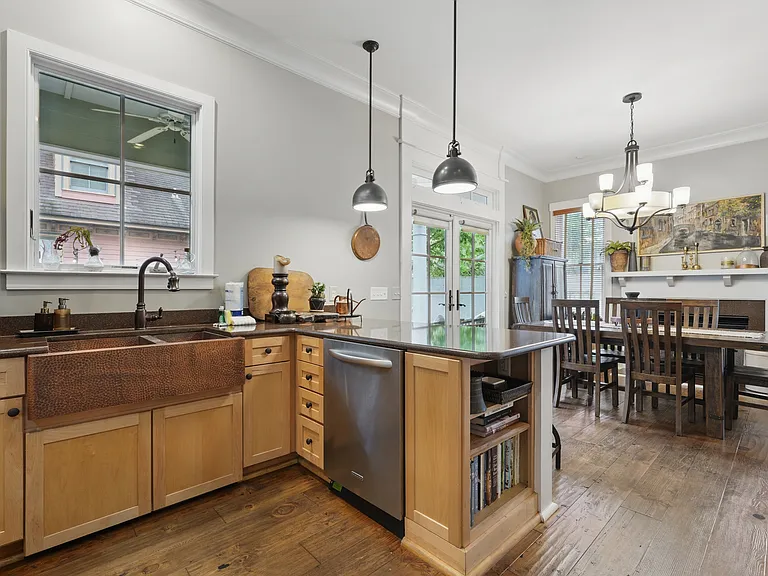 221 E Park Ave — Photo 21