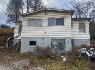 2179 New Hope Rd, Elkview, WV 25071