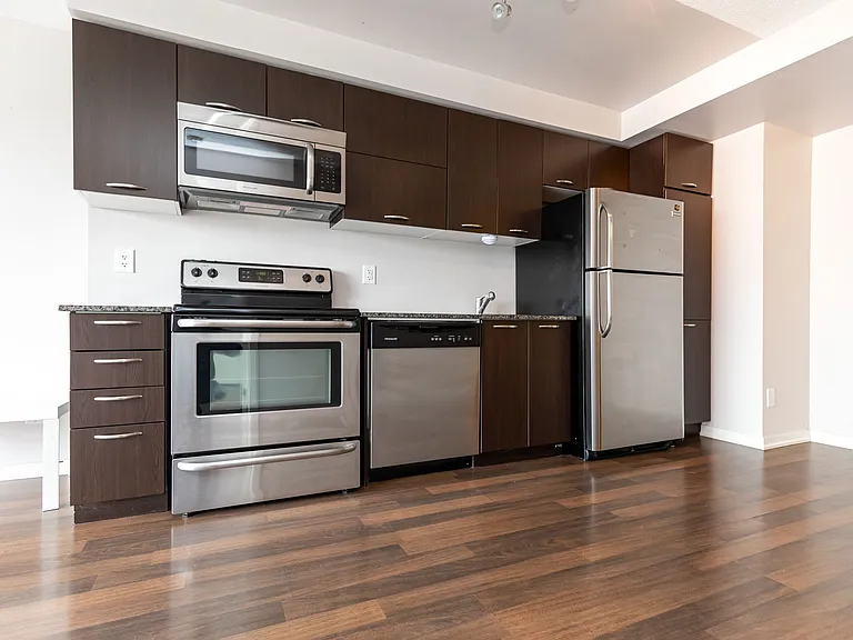 38 Joe Shuster Way — Photo 7