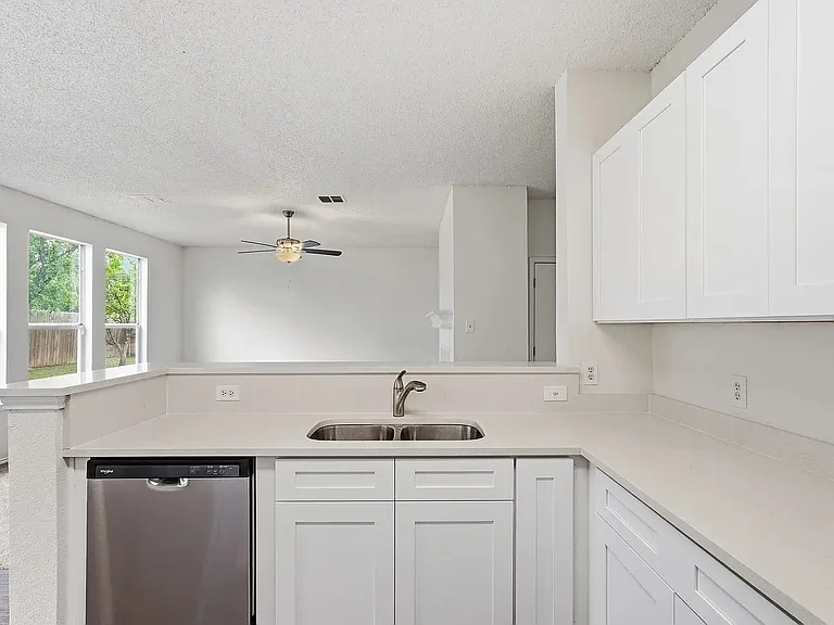 725 Parkford Ln — Photo 14
