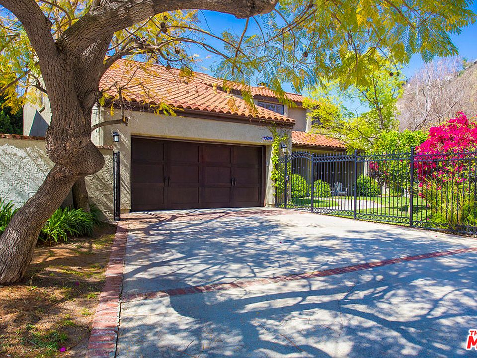 1st image of 4741 Barcelona Ct