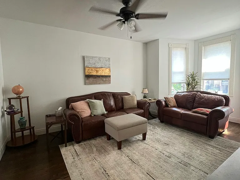 1916 N Rockwell St #1 — Photo 1