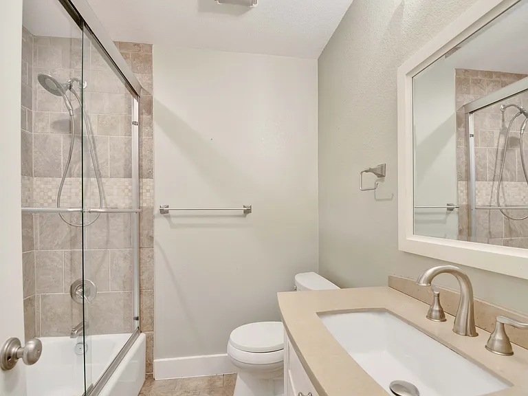 2303 Southern Oaks Dr — Photo 7