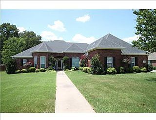 1st image of 706 SW Brighton Dr