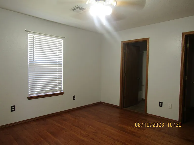 305 E Seminole St — Photo 10