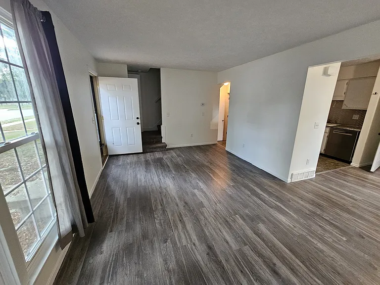 2901 Staten Ave #15 — Photo 3