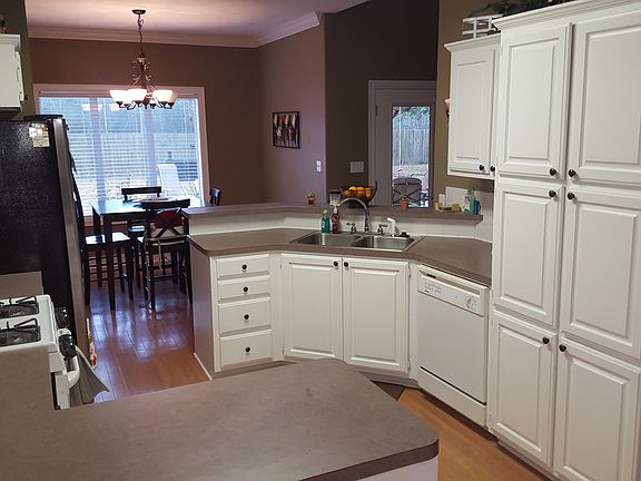 5th image of 2769 Crown Ln