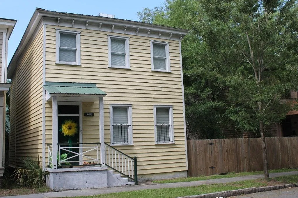 2 bed, 900 sqft, $1,470 — Photo 1