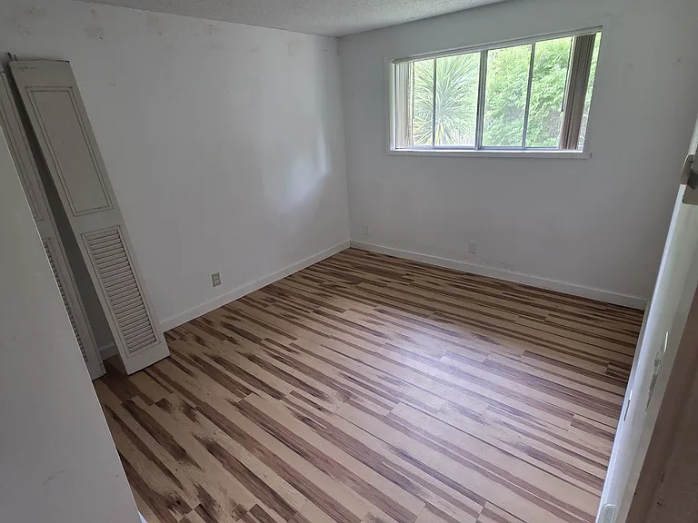 3935 Oak St — Photo 11