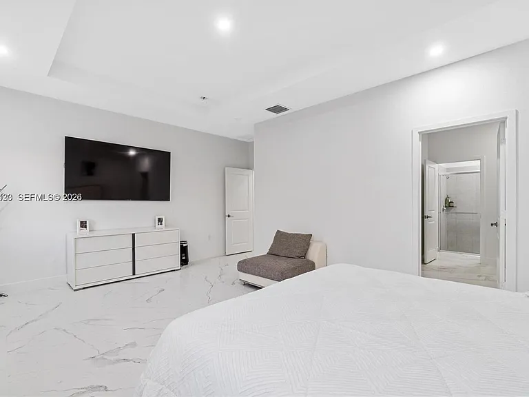 13305 SW 190th Ter — Photo 21