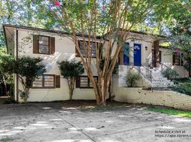 792 Marstevan Dr NE