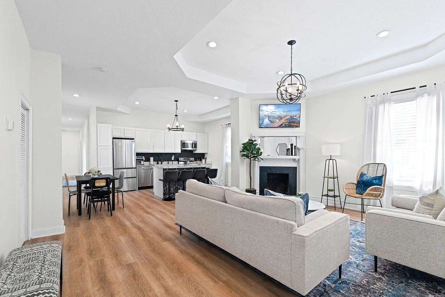 2 bed, 2.0 bath, 893 sqft, $2,790 — Photo 1
