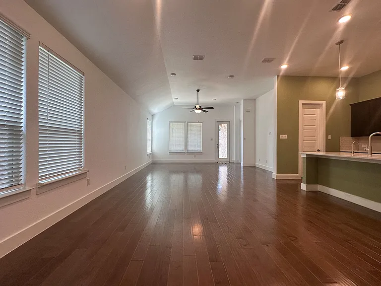 2609 Chevy Chase Dr — Photo 12