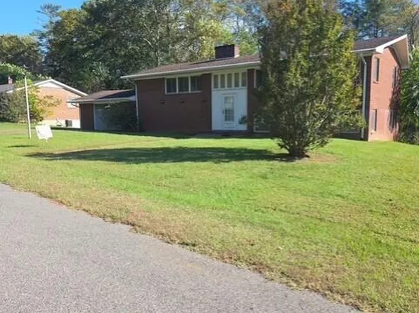 211 Carroll Dr, Fries, VA 24330