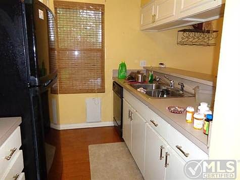 4th image of 2817 N Bell Ave