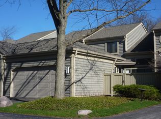 241 N Bay Ct, Lake Barrington, IL 60010