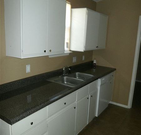 2nd image of 5723 Jardin Pl
