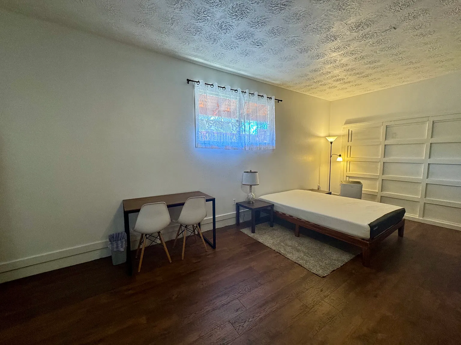6 bed, 3950 sqft, $2,150 — Photo 3