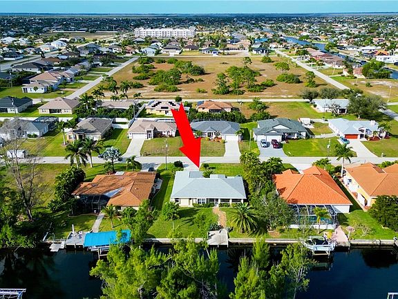 4th image of 4119 SW 17th Pl