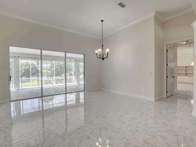 8028 Plantation Lakes Dr — Photo 4