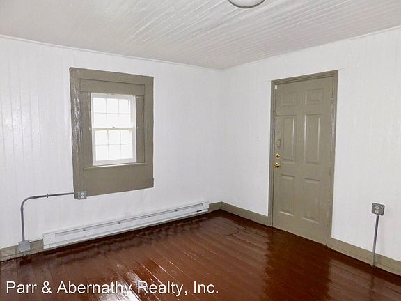 2nd image of 1121 Farmer St