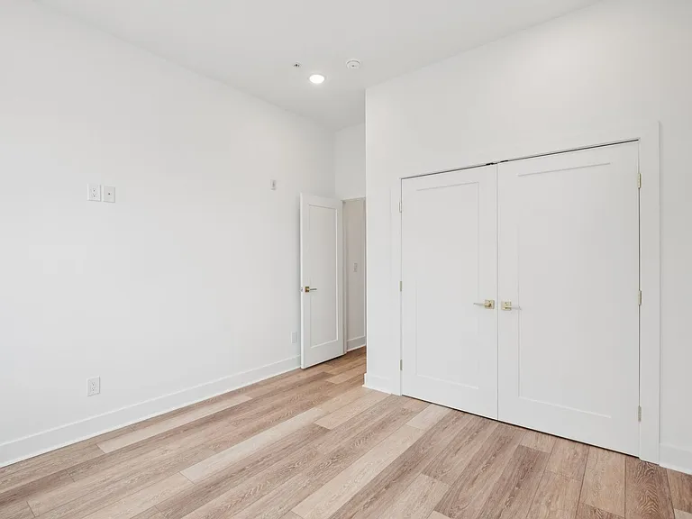 921 E Chelten Ave — Photo 15