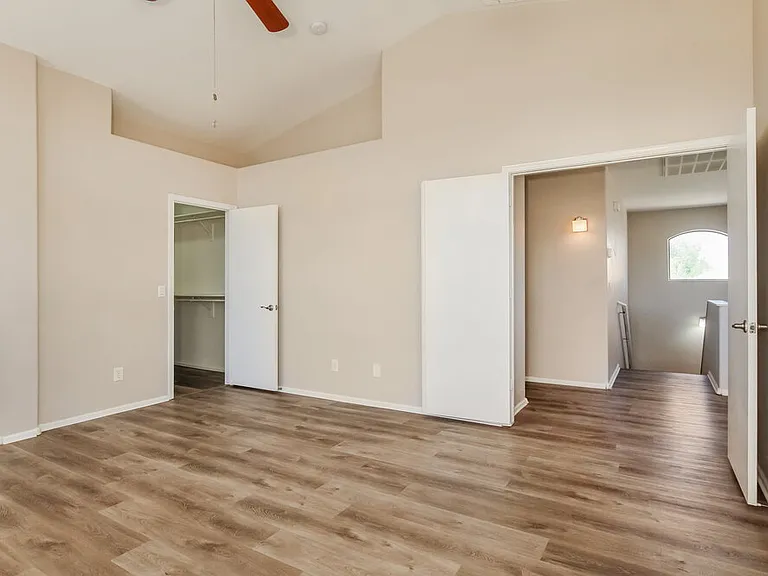 15999 W Moreland St — Photo 10
