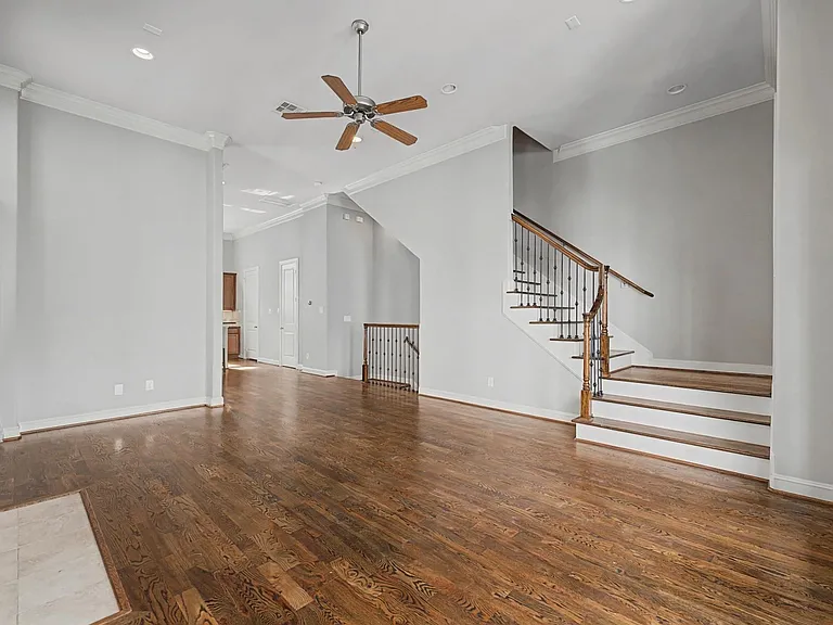 634 Nagle St — Photo 12