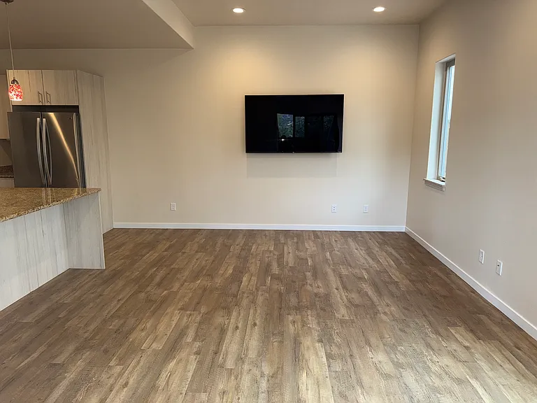728 Oak St #L — Photo 8