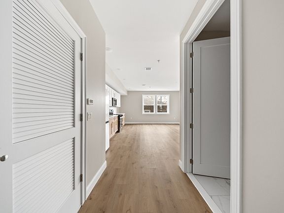 5th image of 17 Wickham St #203