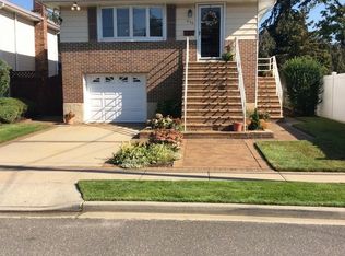450 Storm St, Oceanside, NY 11572