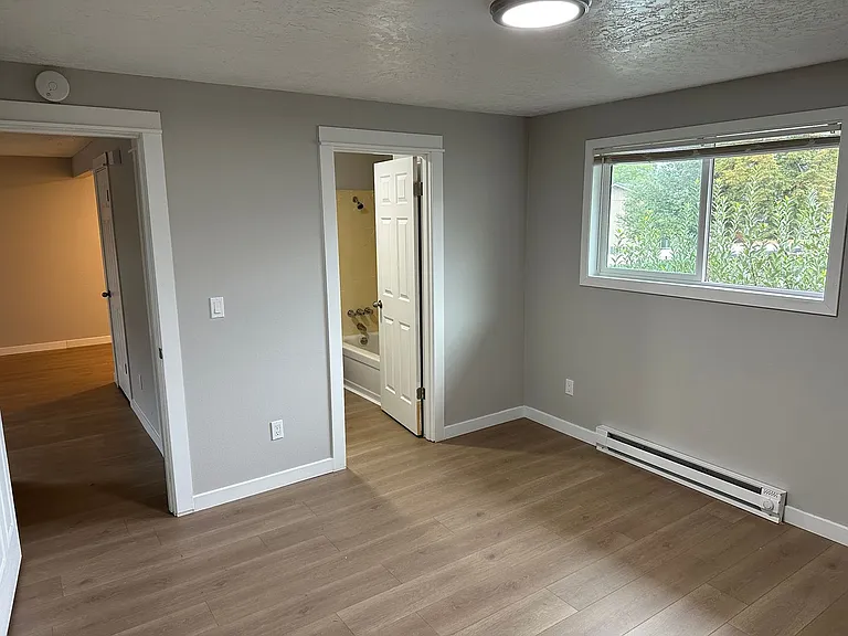 325 SW Academy St — Photo 10