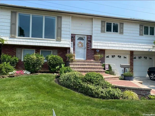 103 Greenway Drive, Farmingdale, NY 11735