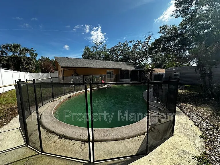 910 Sycamore Ln — Photo 30