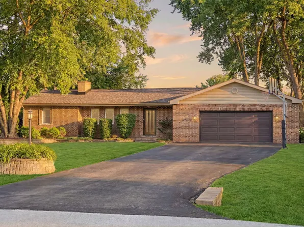 28 S Cherry Dr, Oswego, IL 60543
