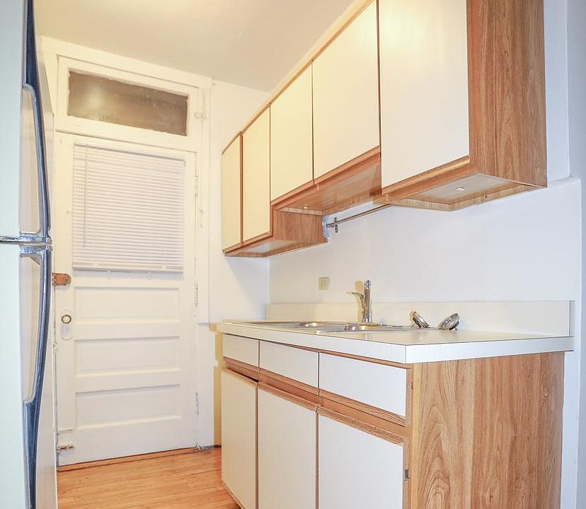 1st image of 4243 N Hermitage Ave APT 3A