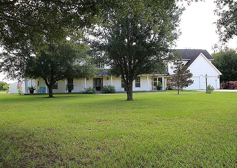 1st image of 10700 Hidden Lake Ln