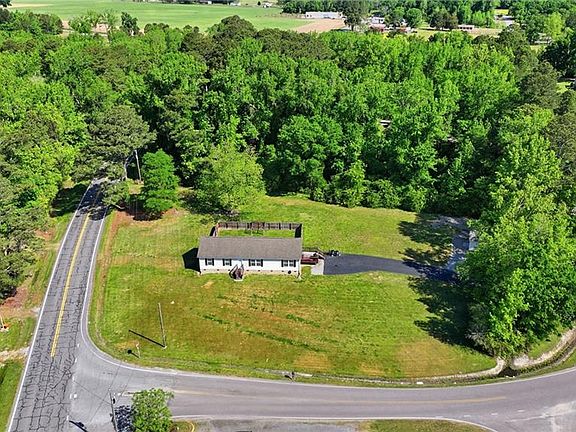 3rd image of 20 Corapeake Rd