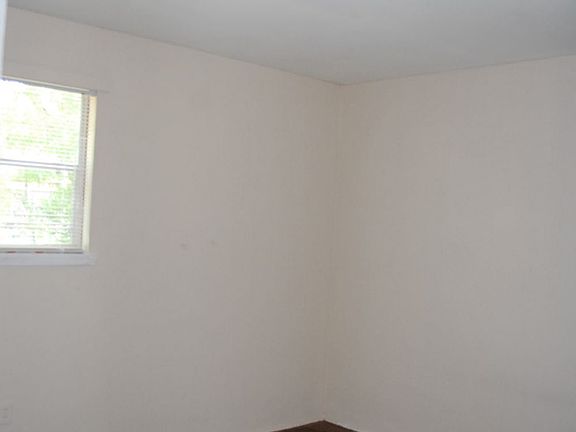 4th image of 4007 Nassau St